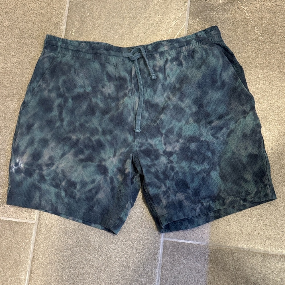 Todd Snyder Tie Dye Seersucker Weekend
Short in Blue (Size XL)